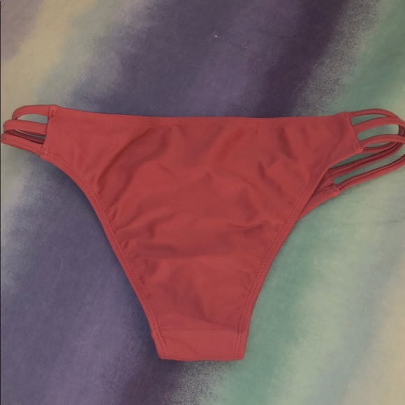 Bathing suit bottoms - Picture 2 of 3